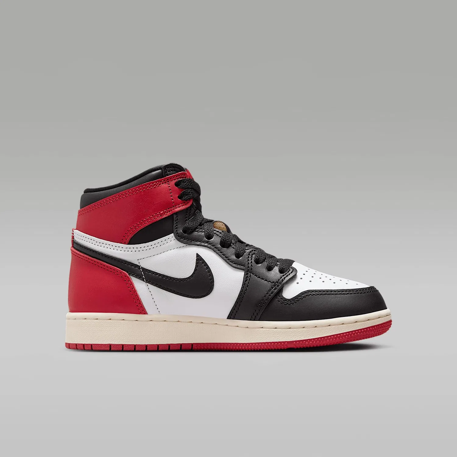 Детские кроссовки для мальчиков Jordan 1 Retro High OG 'Black Toe Reimagined' NIKE, White Black Varsity Red Sail — фото 3