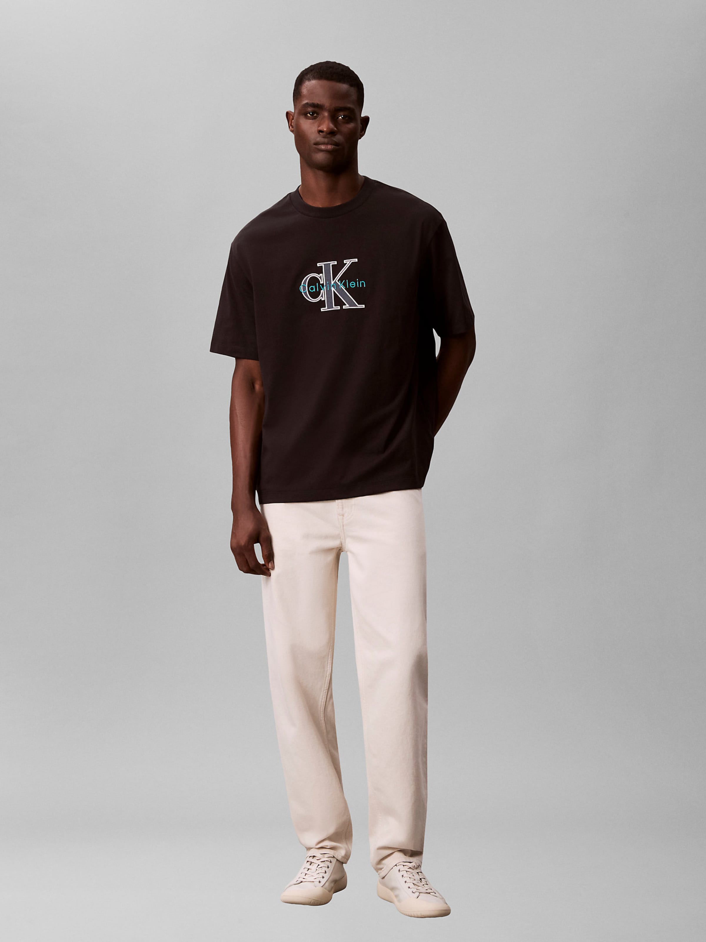 

Calvin Klein Jeans Футболка в темно-коричневом цвете