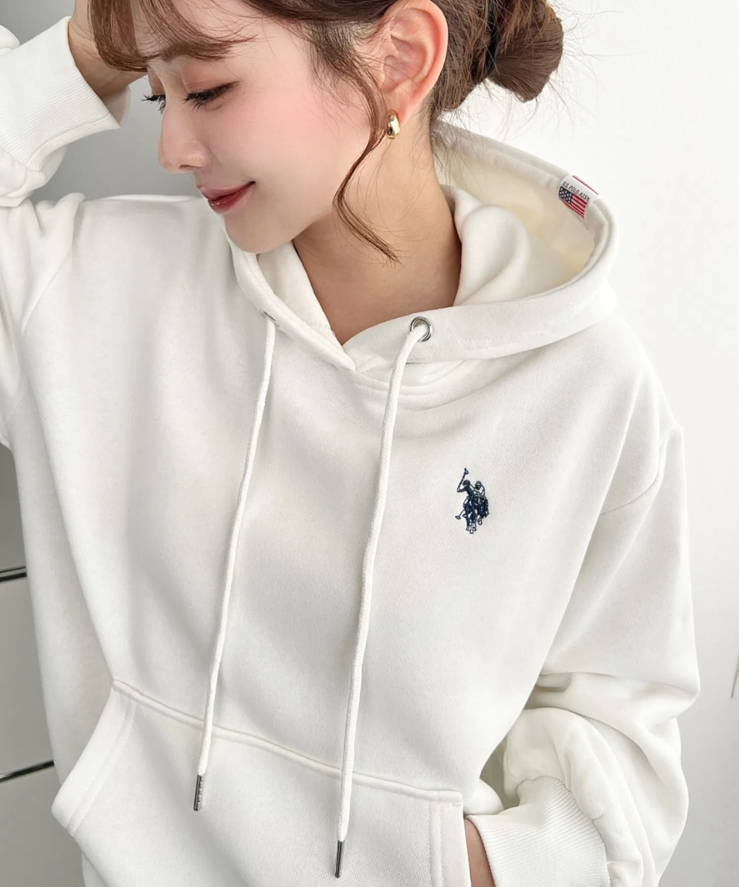 Ассоциация USPOLO. Укороченная толстовка с вышивкой в один конец. — фото 2