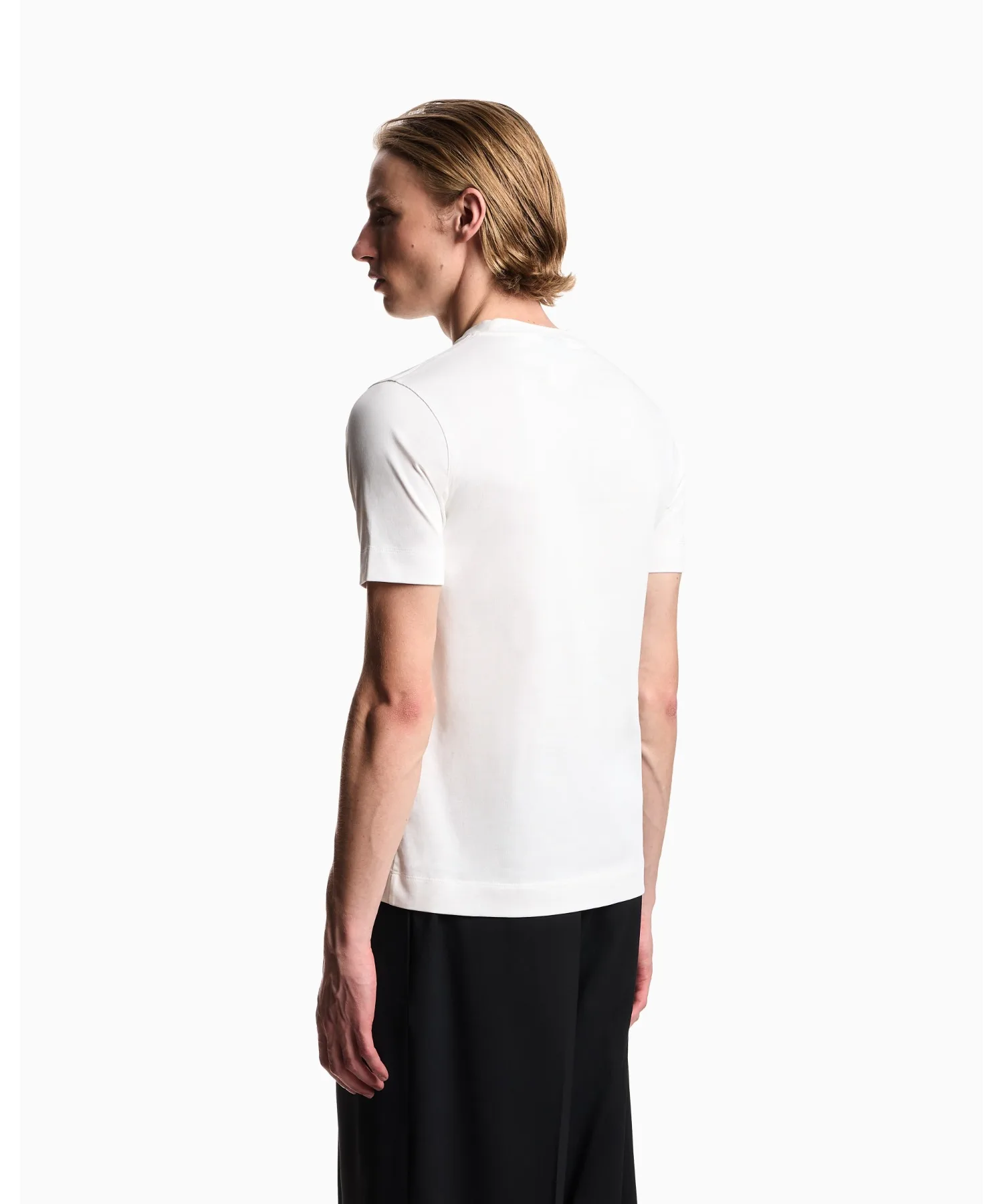 Мужская футболка EMPORIO ARMANI Slim Fit из плотного хлопка тёмно-синяя — фото 4