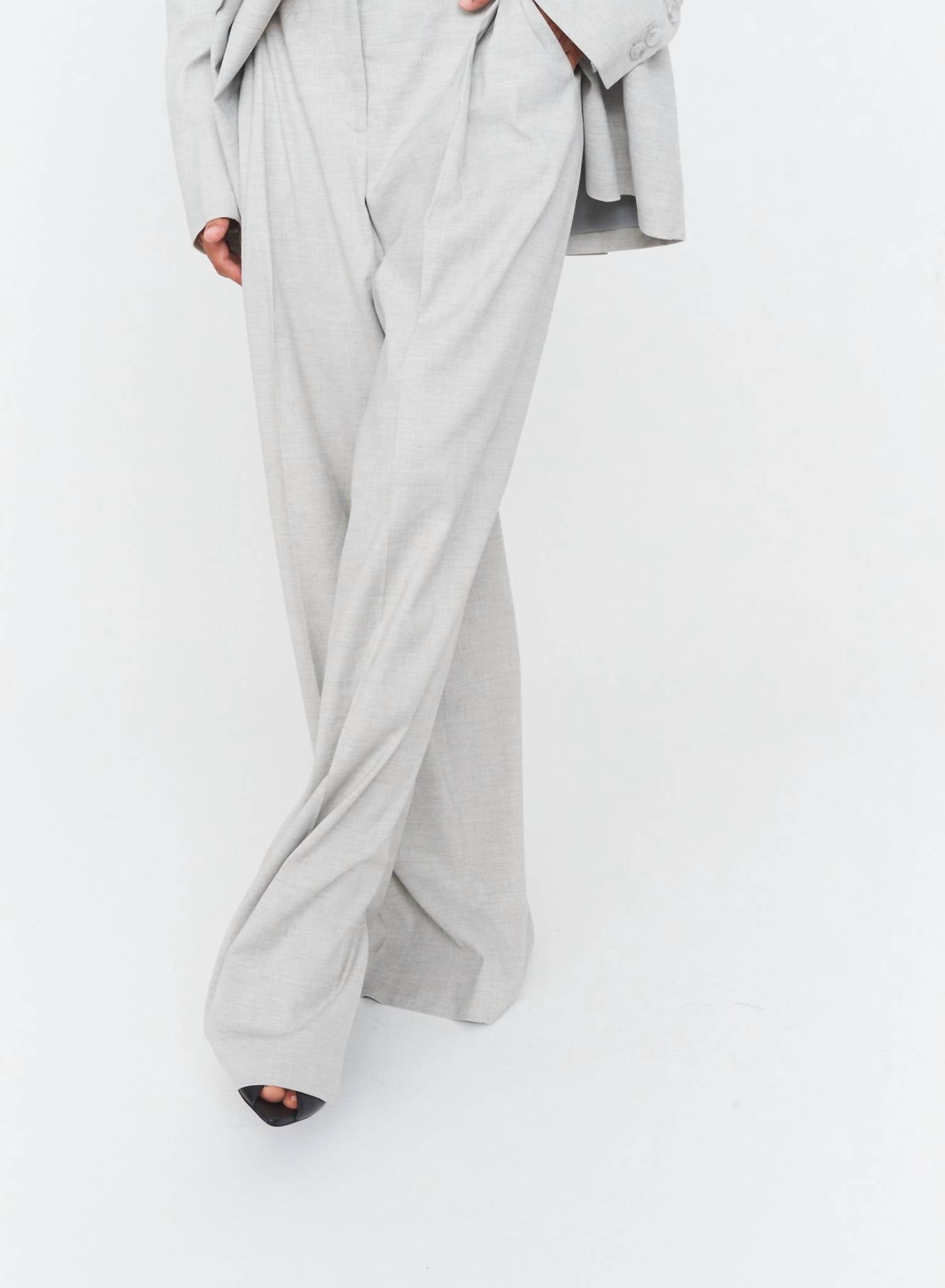 

Широкие брюки Gabriel серого цвета The Garment, серый