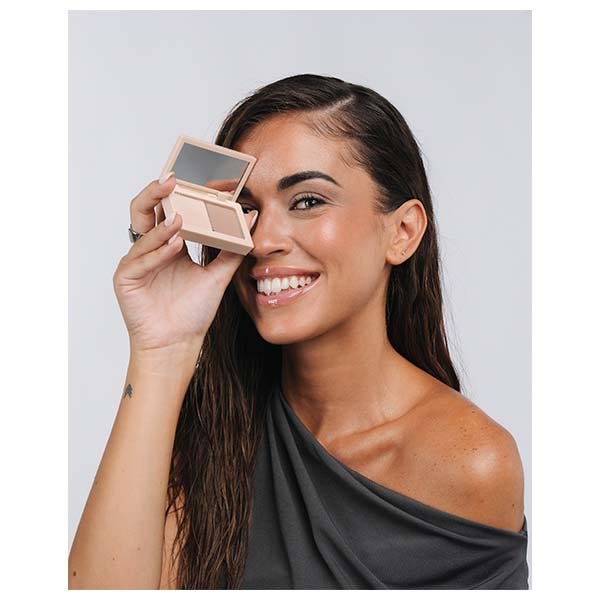 Палитра теней для век матовых и мерцающих оттенков нюдового оттенка INGLOT My True Self Eyeshadow Palette — фото 3