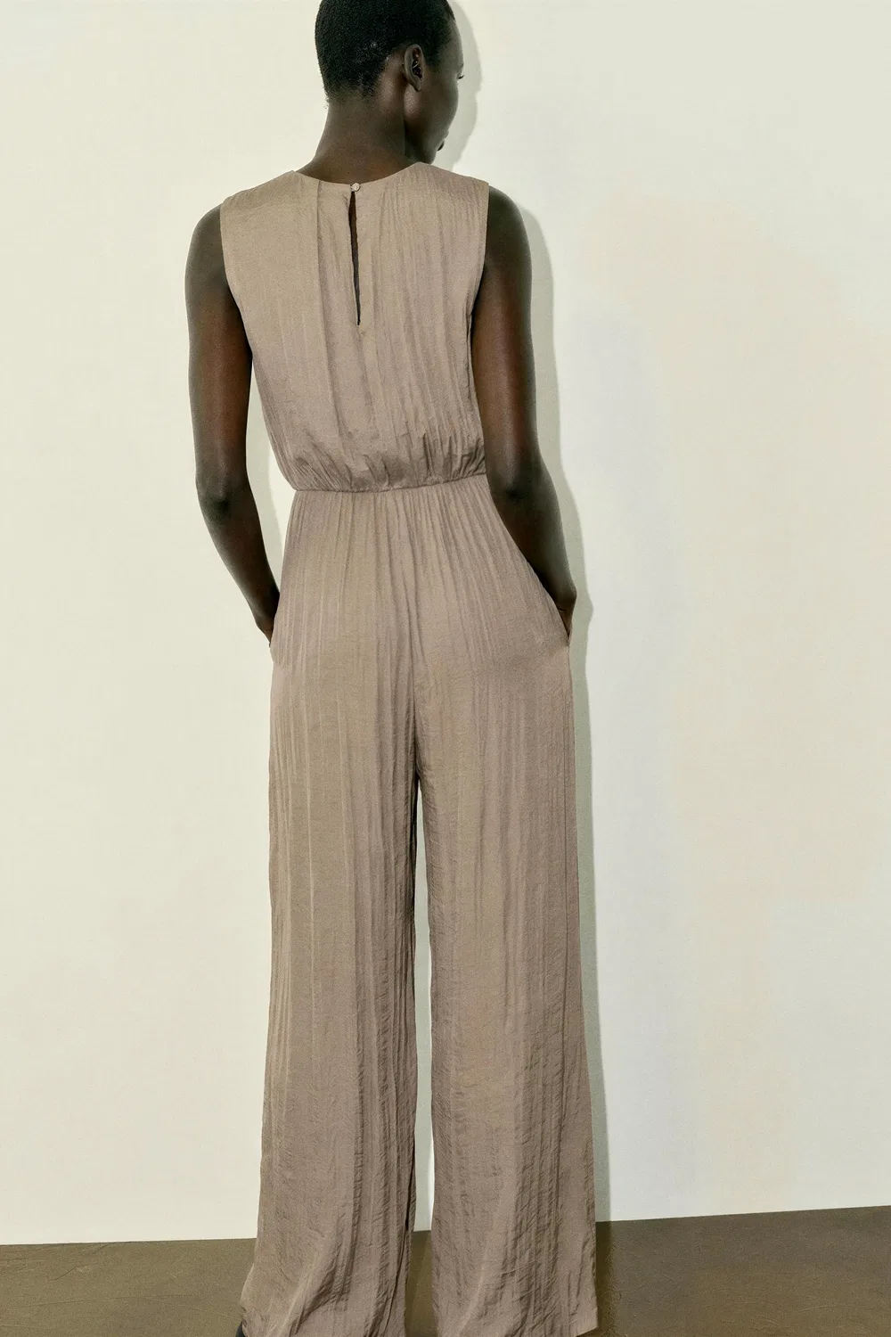 Атласный комбинезон с застежкой на плечах в виде лягушки. ZARA, Brown/Taupe — фото 4