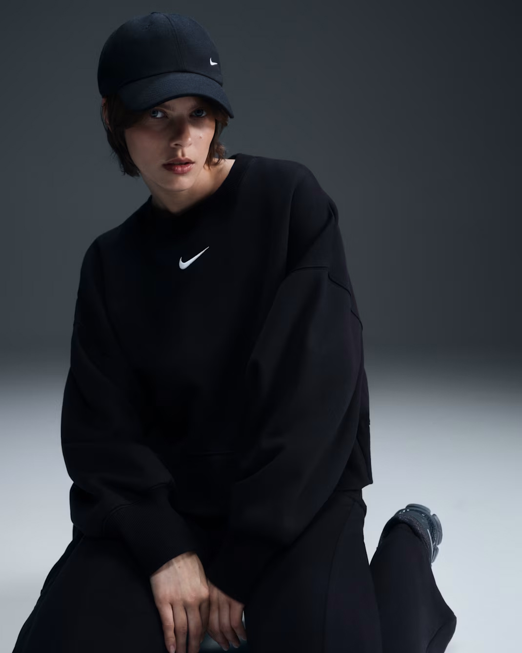 Свитшот Nike Phoenix Fleece Over-Oversized Crew-Neck, черный/белый — фото 2