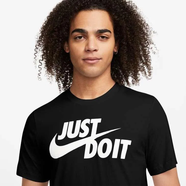 Мужская хлопковая футболка JDI Swoosh Nike, Schwarz — фото 3