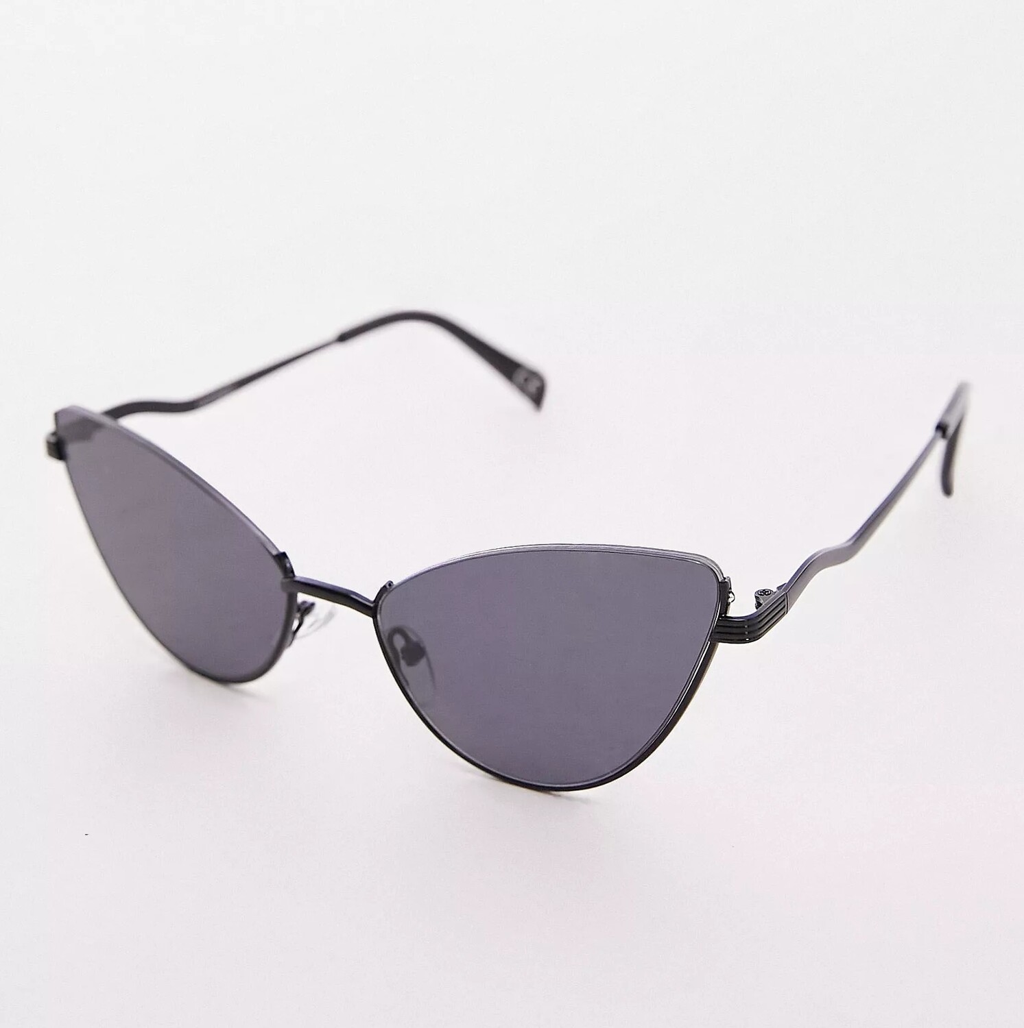 

Солнцезащитные очки Topshop Hibiscus Rimless Cat Eye, черный