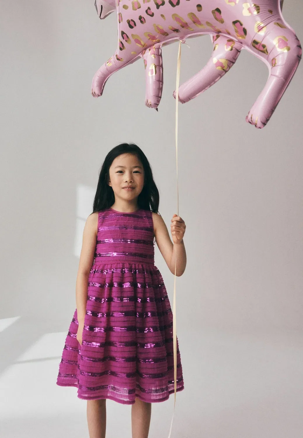 Платье прямого кроя с пайетками и оборками для особых случаев - коктейльное платье/платье для вечеринки Next, Pink — фото 4