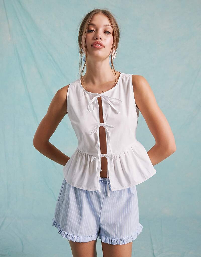 

Miss Selfridge Топ из поплина белого цвета без роз, завязывается спереди