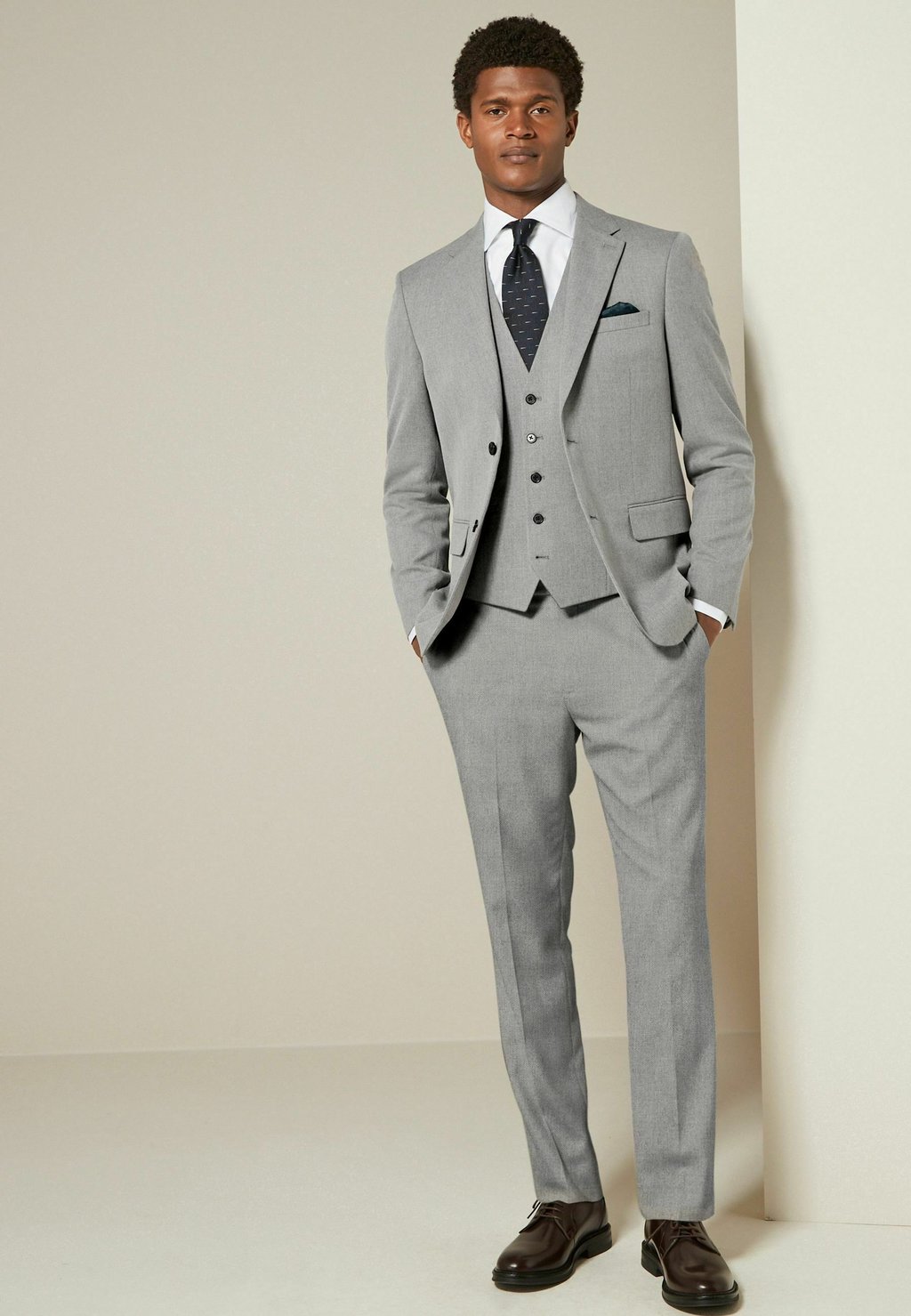 

Жилет TEXTURED REGULAR FIT Next, серый