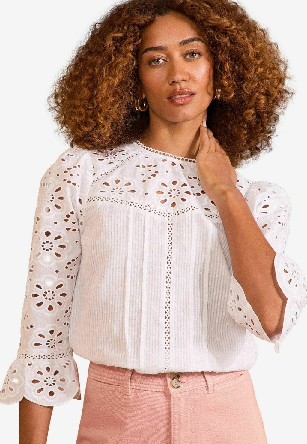 

Блуза REGULAR FIT - BRODERIE 3/4 SLEEVE CREW NECK Love & Roses, белый