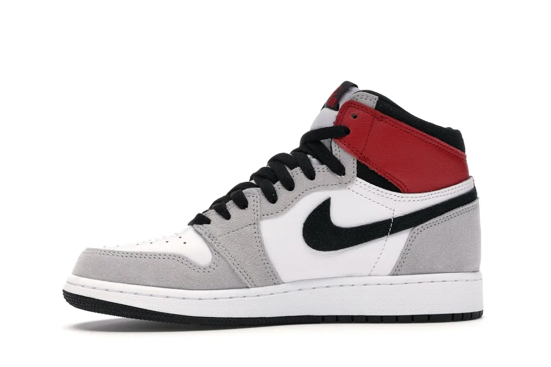 Детские кроссовки для мальчиков кожаные Jordan 1 Retro High, White/Black-Light Smoke Grey-Varsity Red — фото 3