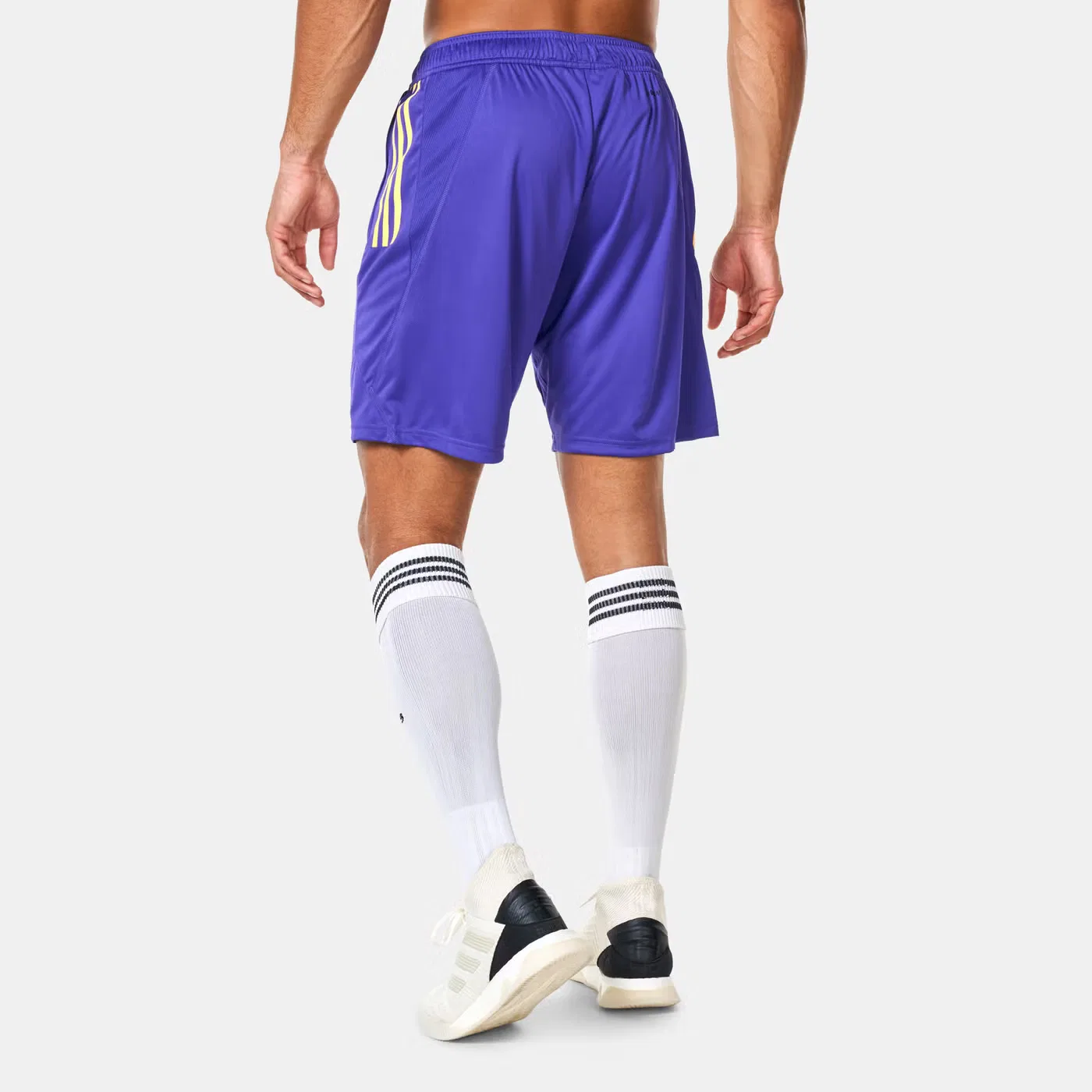 Шорты тренировочные футбольные Real Madrid Tiro 23 Adidas, фиолетовый — фото 2