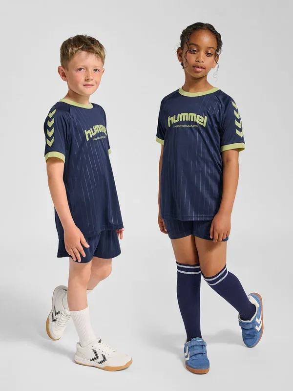 Комплект - спортивные шорты Hummel