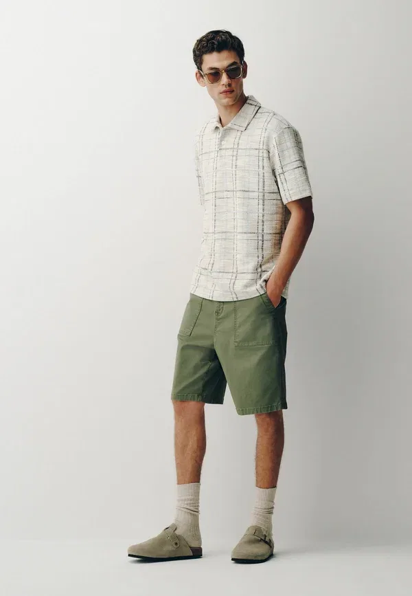 Футболка поло хлопковая Regular fit textured short sleeve polo shirts Next, Ecru Craft, экрю — фото 2
