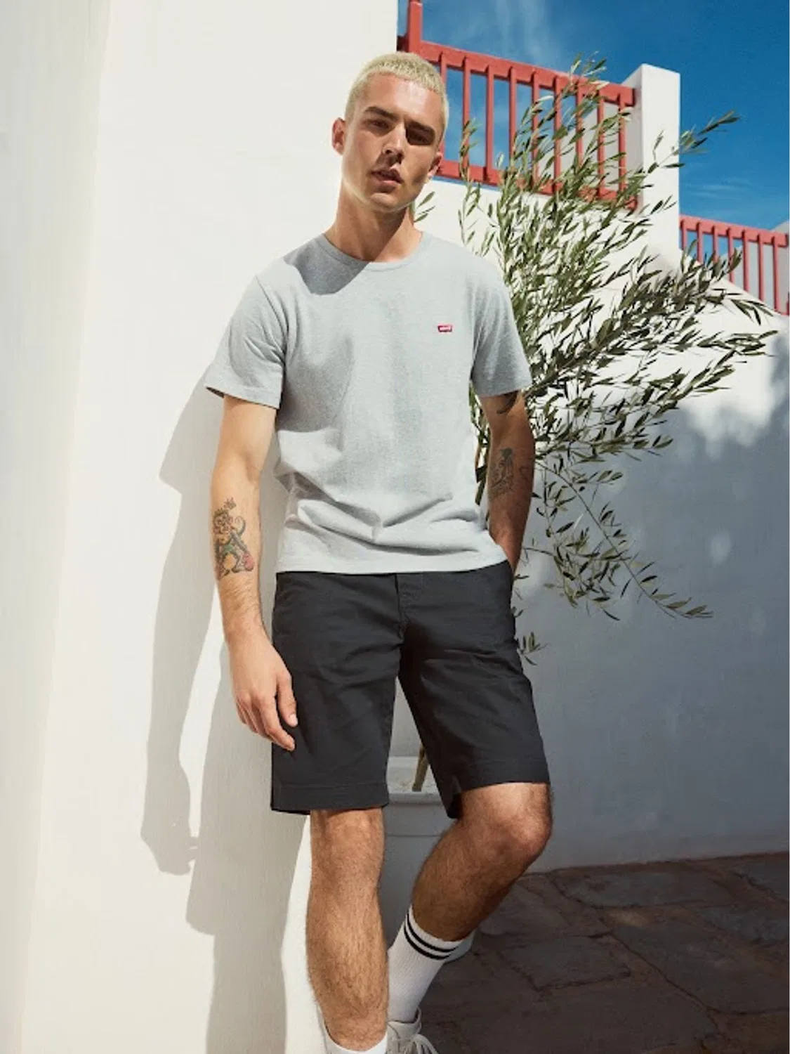 Черные зауженные шорты чинос Levi's Mineral Black XX