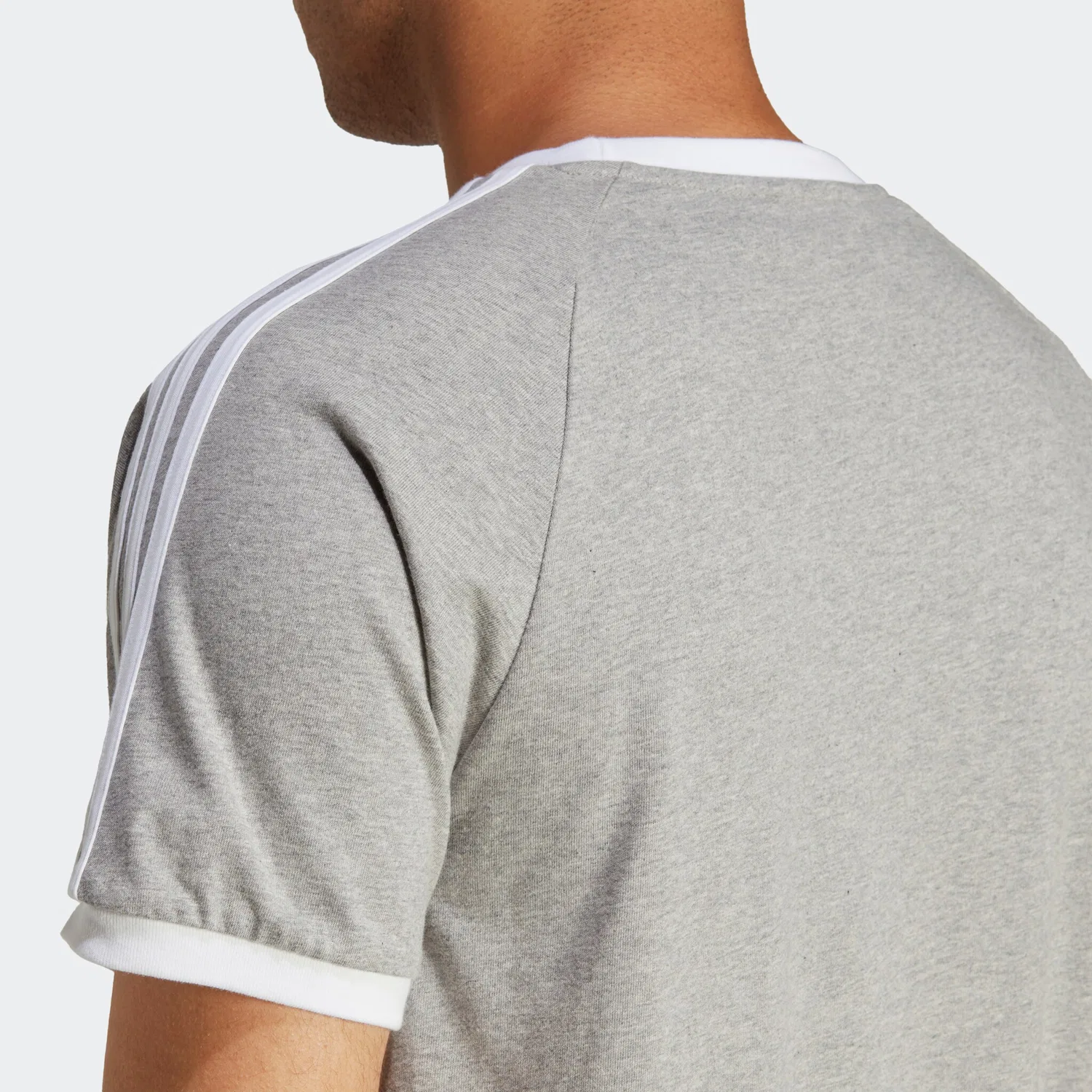 Мужская классическая футболка с тремя полосками Adidas Originals, Medium Grey Heather — фото 4