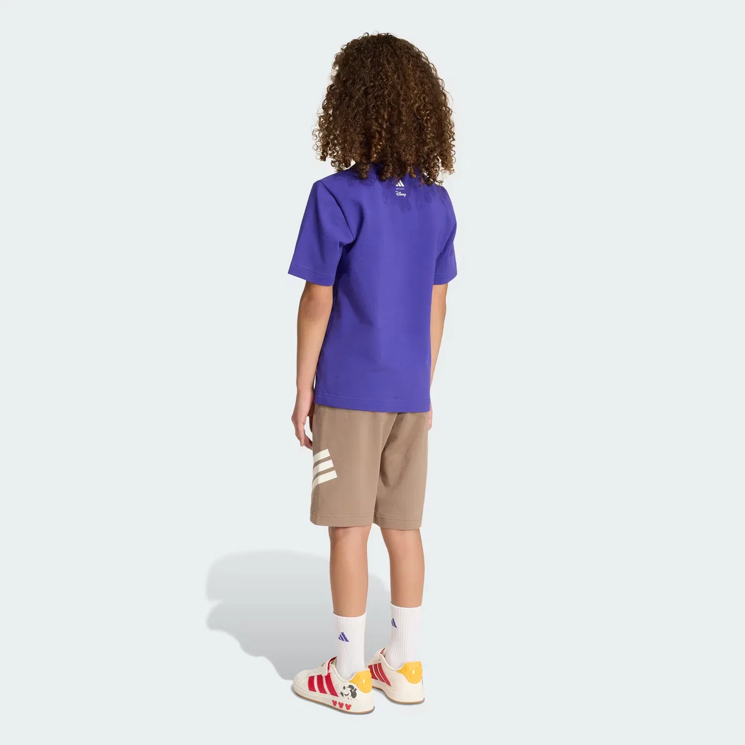 Детский комплект из футболки и шорт с принтом Disney Mickey Mouse Adidas Sportswear, фиолетовый/белый — фото 4