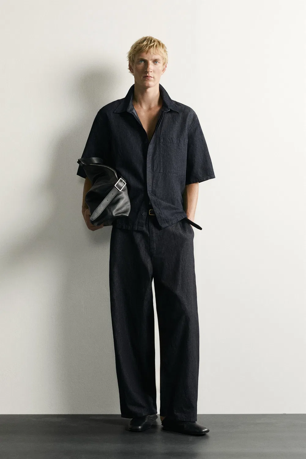 Джинсовая рубашка свободного кроя из хлопка и льна. ZARA, Indigo