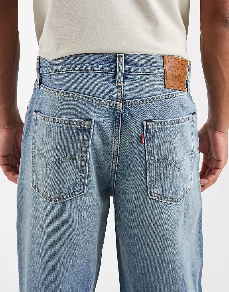 Свободные джинсы Levi's 578 с рваными коленями, средне-синий — фото 4