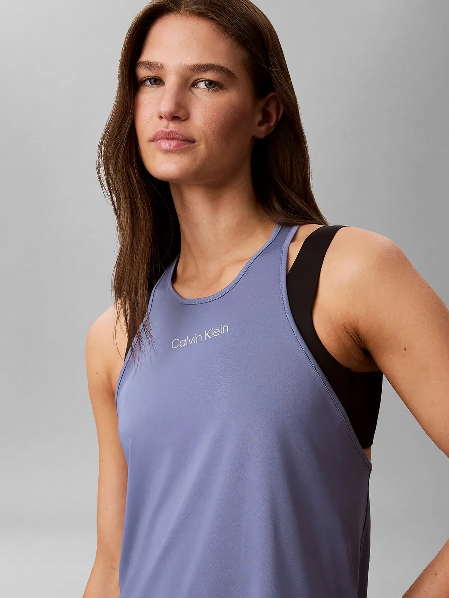 Спортивная майка Calvin Klein светло-фиолетового цвета — фото 3