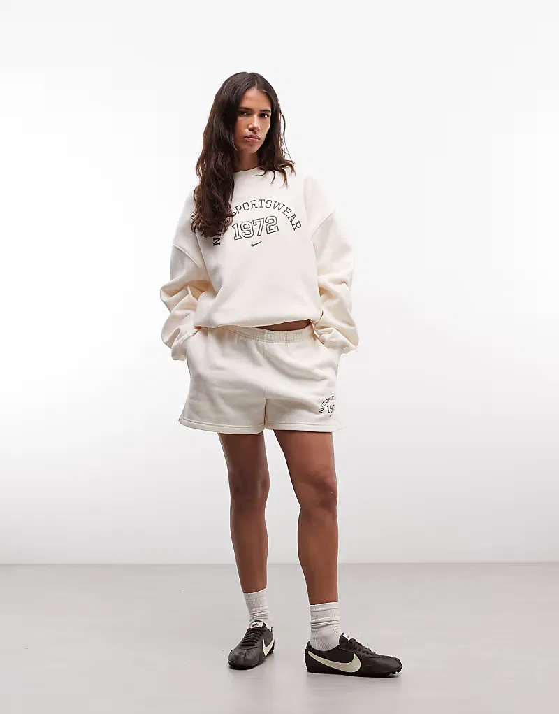 Флисовая толстовка Nike Studio Fleece оверсайз в стиле университетской формы, кремовый — фото 3