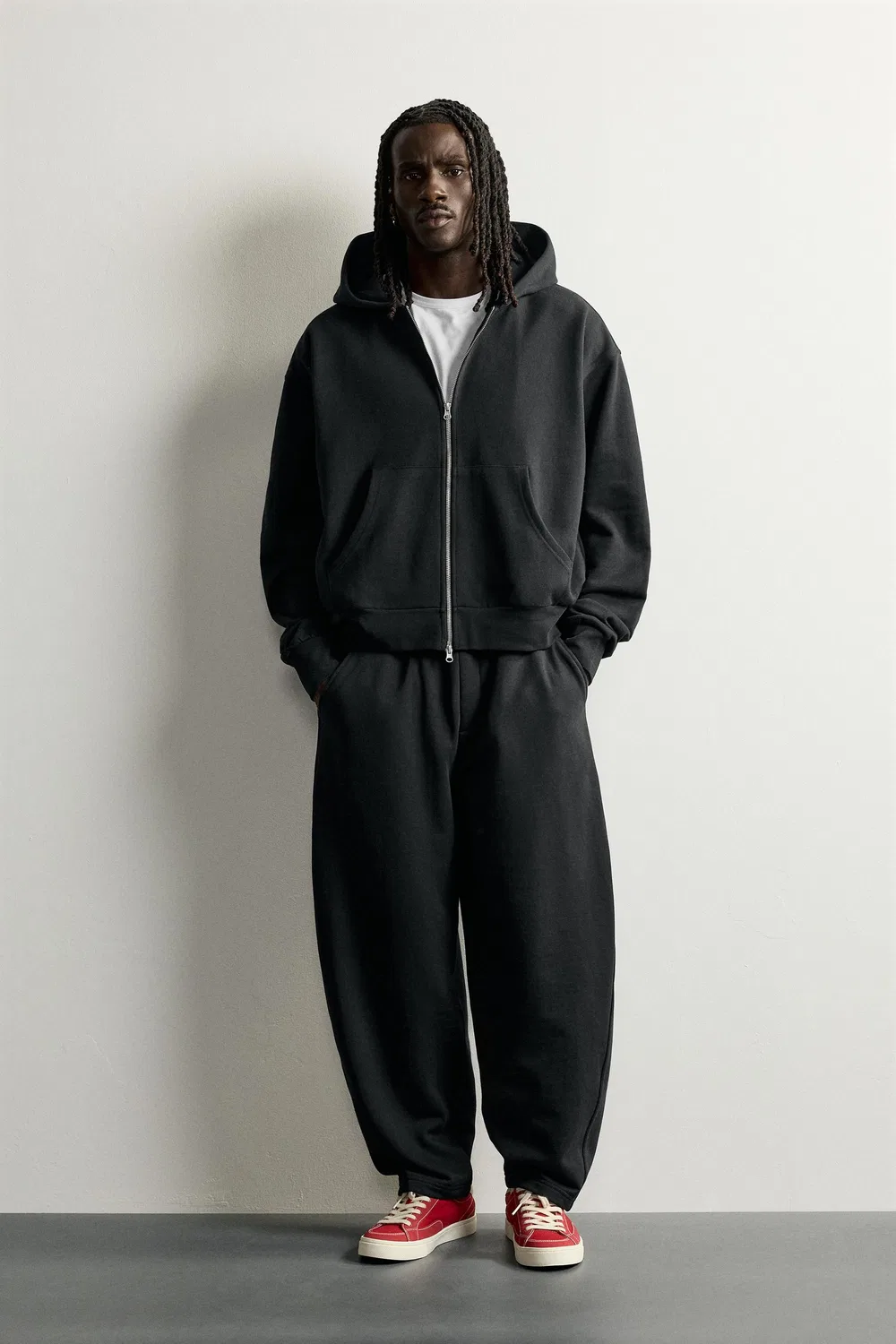 Простая толстовка свободного кроя на молнии. ZARA, Black