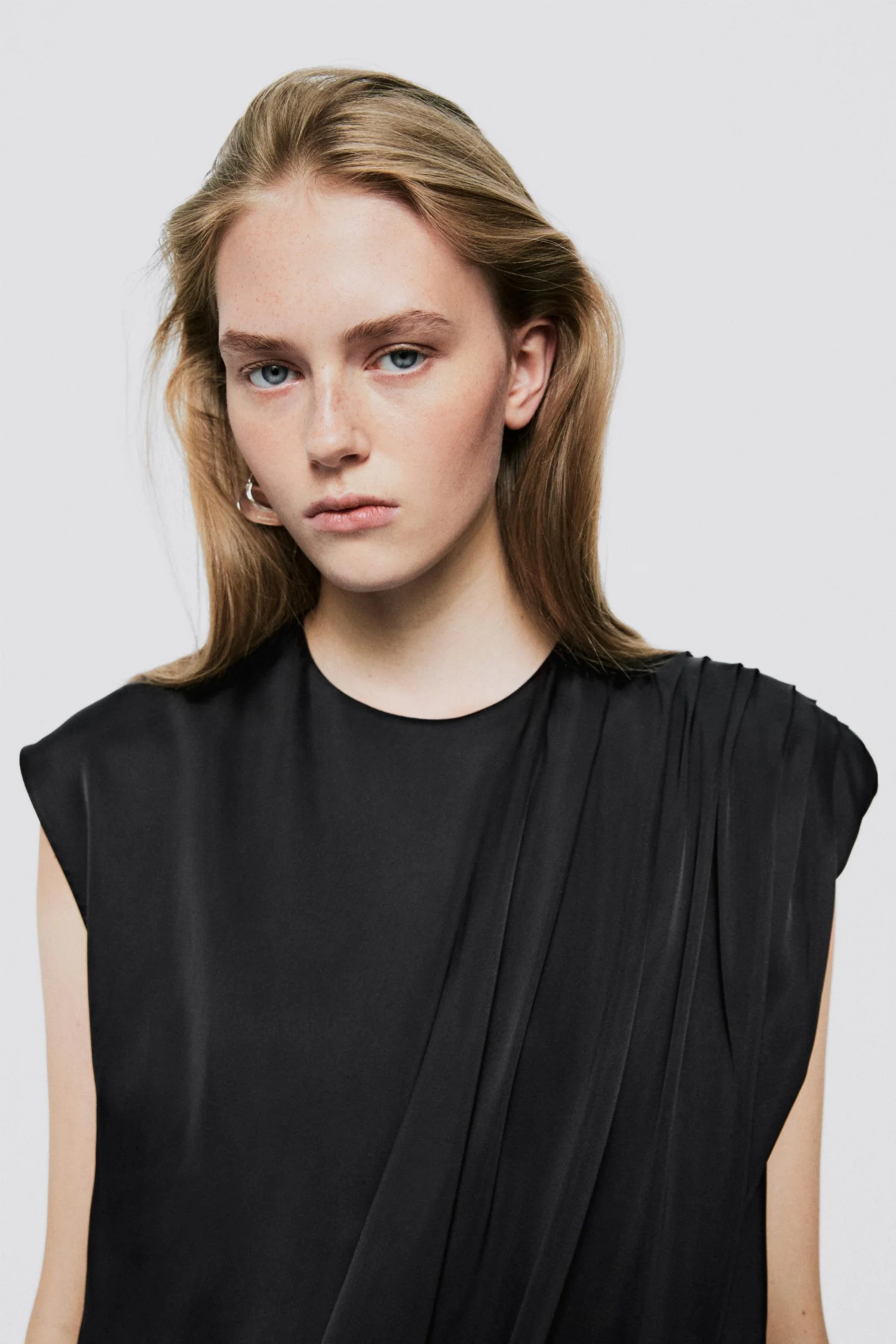 Топ Massimo Dutti Flowing Asymmetric With Gathered Detail – Limited Edition, черный — фото 3