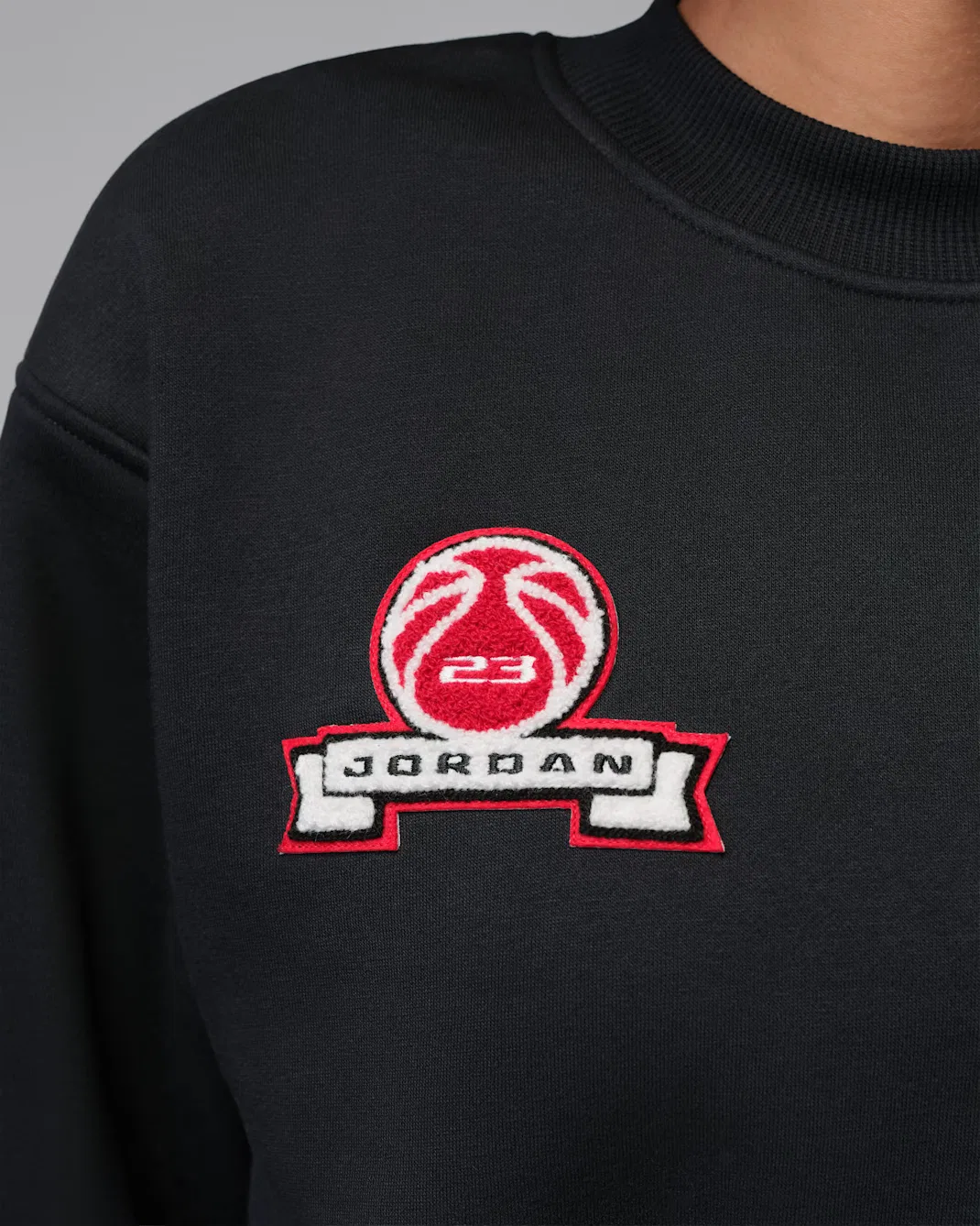 Женская укороченная толстовка с круглым вырезом Jordan Brooklyn Fleece, Black/Gym Red — фото 4