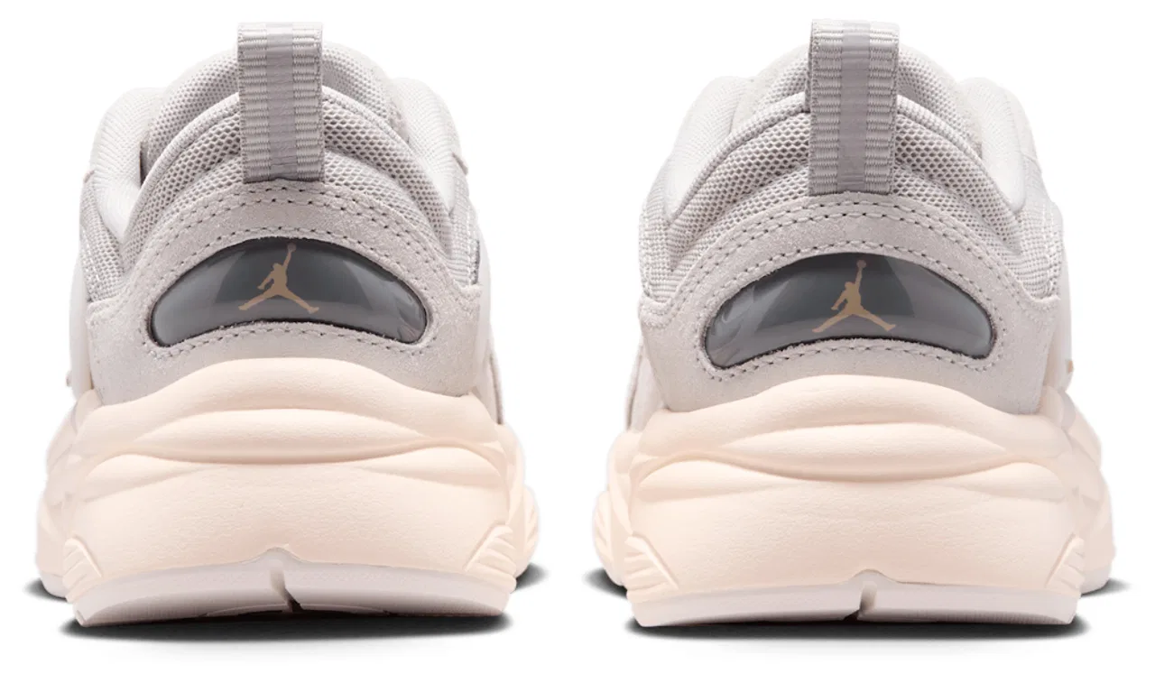 Детские кроссовки для мальчиков с дышащей сеткой Jordan Trunner O/S, Jordan, Legend Medium Brown/Smoke Grey/Light Iron Ore — фото 3
