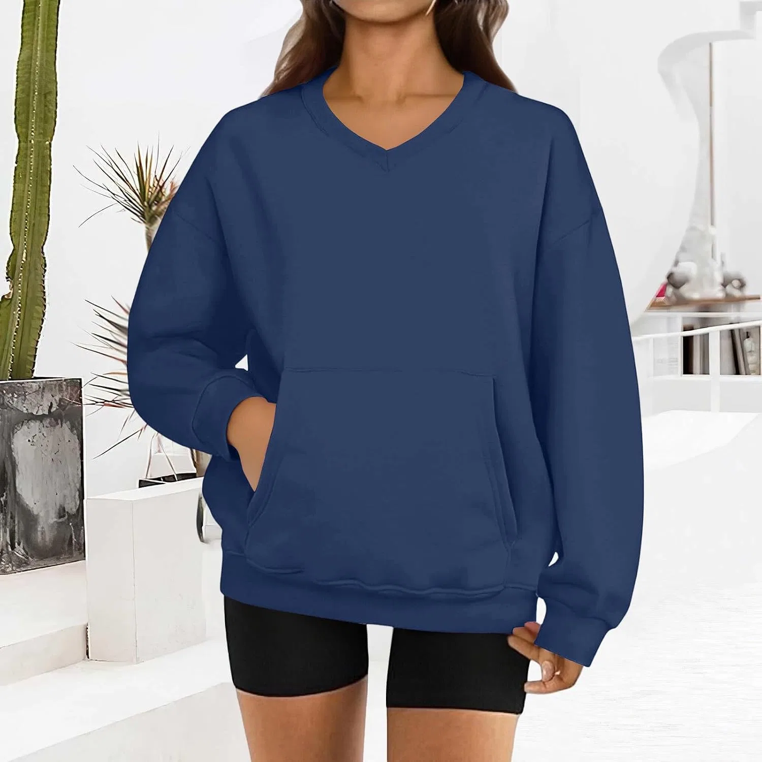 Женский свитшот оверсайз с V-образным вырезом и карманом, 1-Royal Blue — фото 3