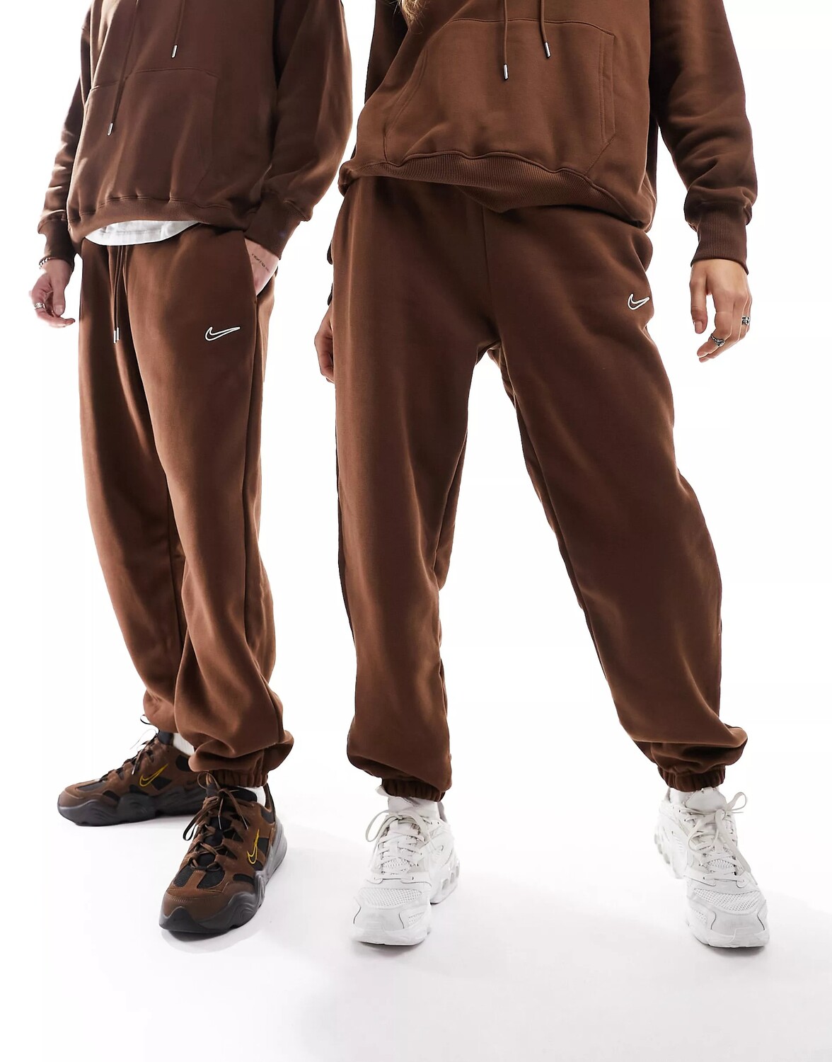 

Брюки-джоггеры Nike Midi Swoosh Unisex, коричневый
