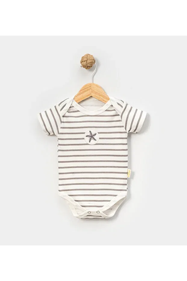 Детское боди-комбинезон для новорожденных с принтом 4-Piece striped embroidered snap fastener short-sleeved boxed bodysuit set Neu Kids, Beige — фото 4