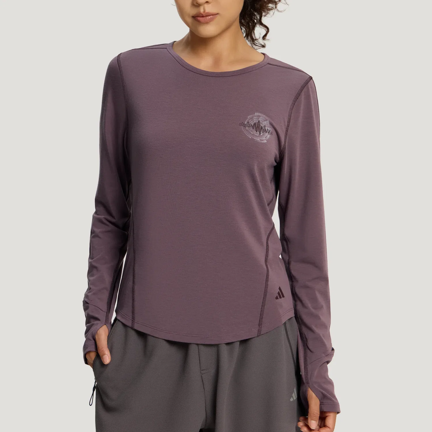 Женская футболка для бега с круглым вырезом Adidas, Dark Purple/Dark Brown — фото 4