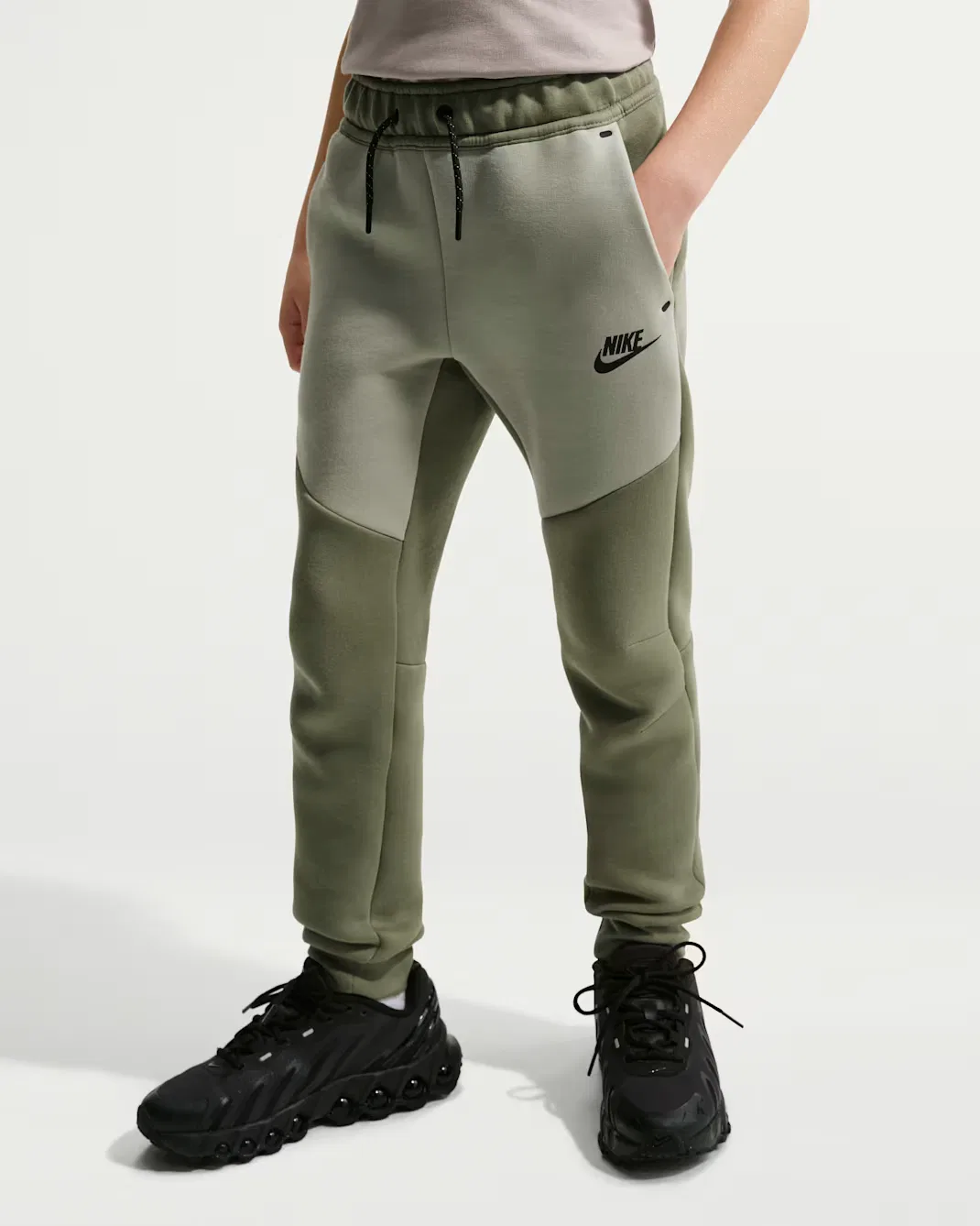 Детские спортивные штаны Nike Sportswear Tech Fleece, Silver Sage/Spruce Fog/Black/Black — фото 2