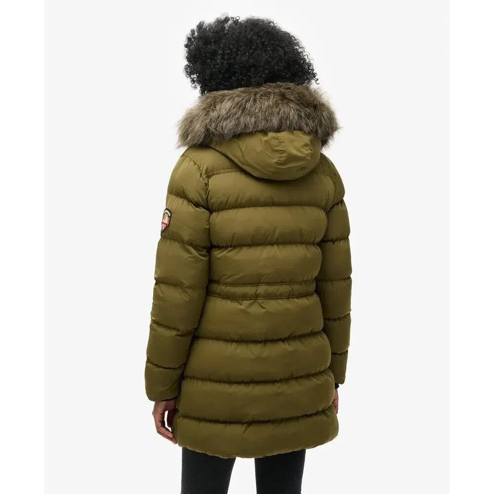 Женская утепленная куртка с капюшоном из искусственного меха Superdry, Grun Dunkelolivgrun — фото 4