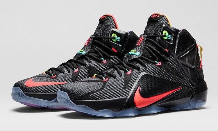 

Кроссовки Nike LeBron 12 'Data', черный