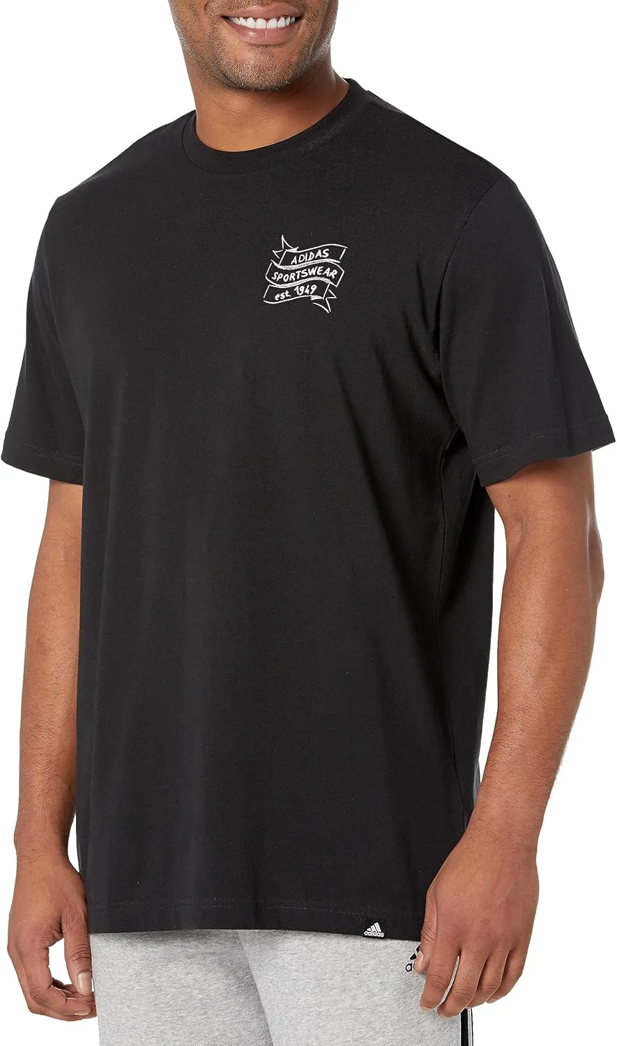 

Футболка adidas Brand Love