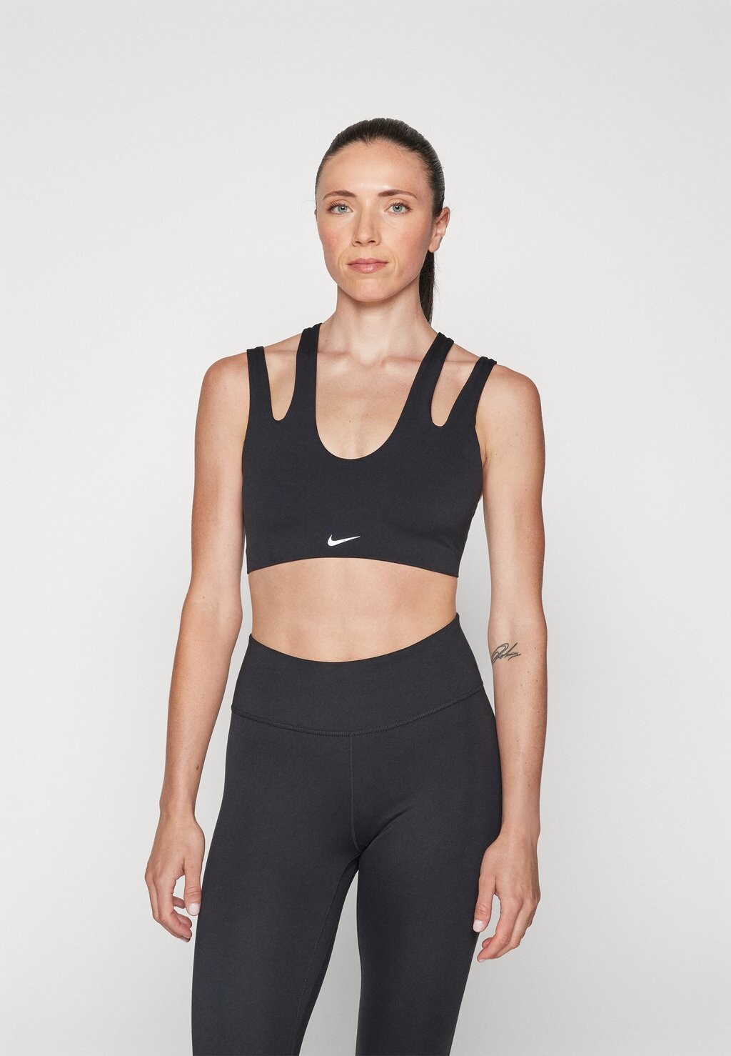 

Спортивные бюстгальтеры с легкой поддержкой INDY FREESTYLE BRA Nike, черный