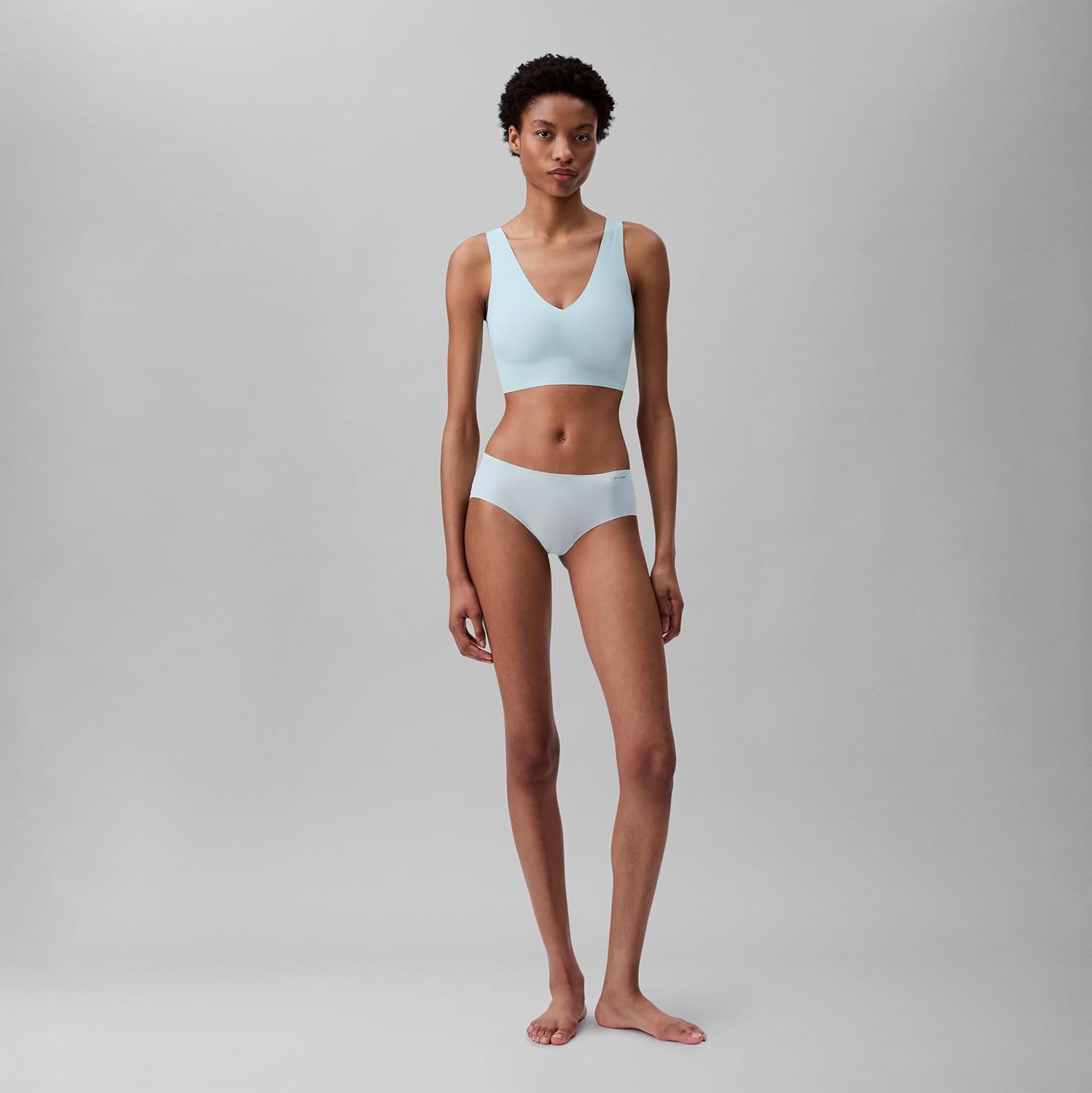 Бюстгальтер-бралетт Calvin Klein Womens Invisibles Comfort Seamless с легкой подкладкой и V-образным вырезом, Moonlight Jade — фото 3