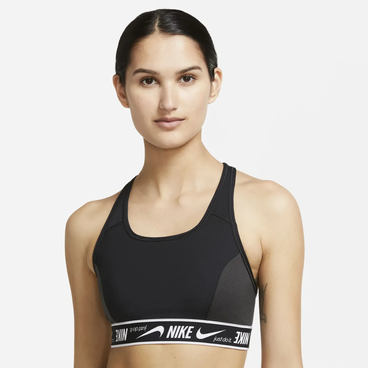 

Спортивный бюстгальтер Nike "Dri-FIT Swoosh Women's Sports Bra со средней поддержкой и мягкой подкладкой", белый