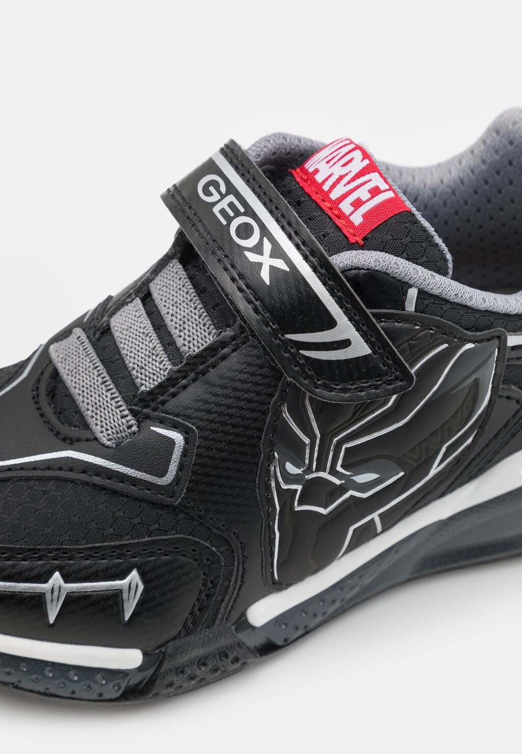 

Кроссовки на шнуровке MARVEL BAYONYC BOY LIGHT UP Geox, черный
