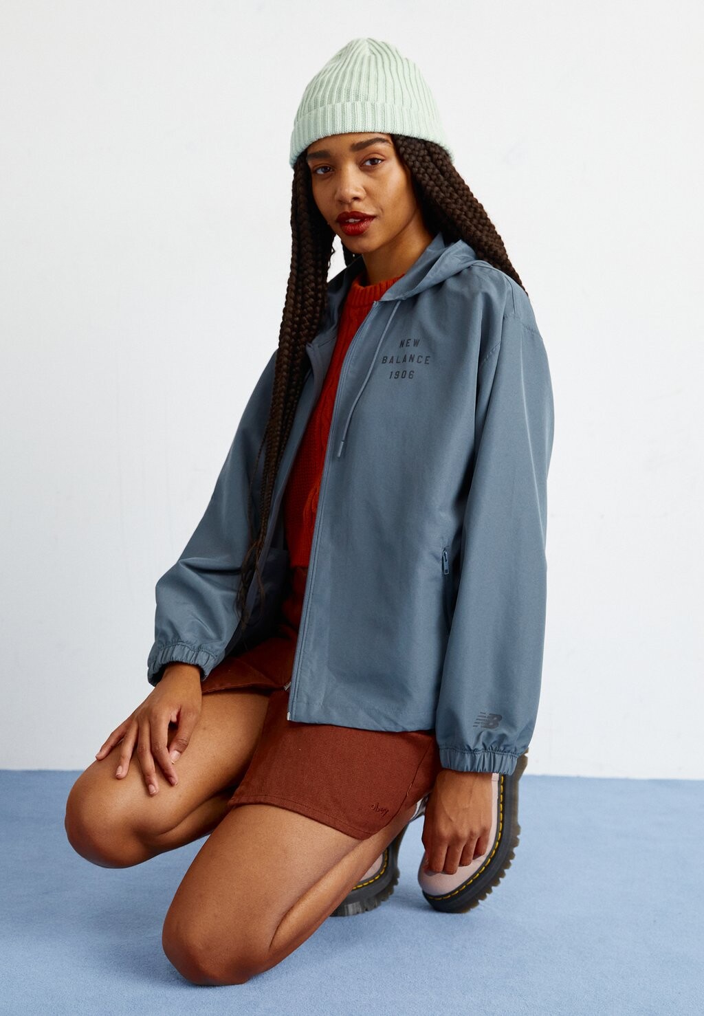 

Легкая куртка ICONIC COLLEGIATE JACKET New Balance, цвет graphite