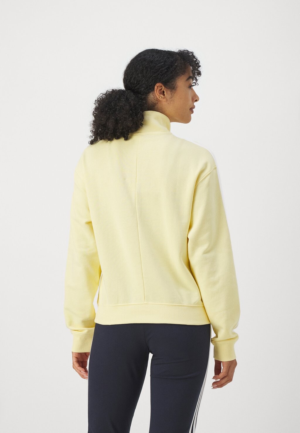 

Толстовка с капюшоном ESSENTIALS 3-STRIPES QUARTER ZIP adidas, желтый
