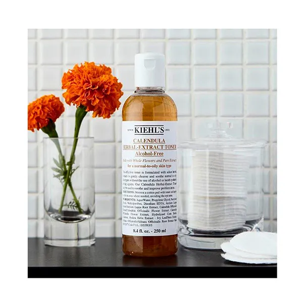 Пенка для умывания Kiehl's — Успокаивающий очищающий гель для лица Calendula Deep Cleansing Foaming Face Wash, 230 мл — фото 2