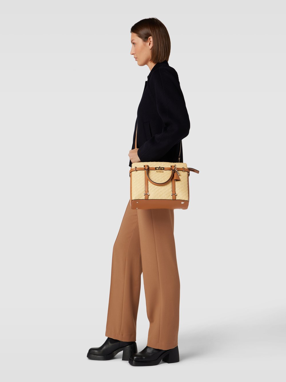 

Сумка с фактурным узором модель 'EMILEE LUXURY SATCHEL' Guess, песочный