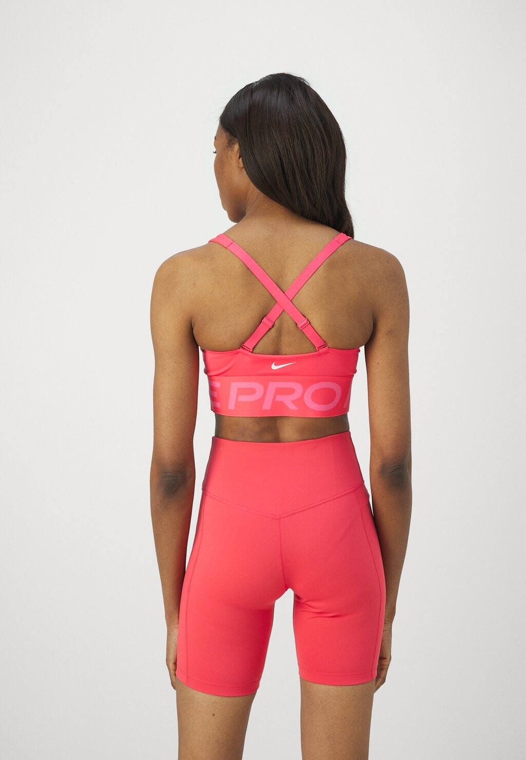 

Спортивный бюстгальтер средней поддержки INDY PLUNGE BRA BOLD Nike, розовый