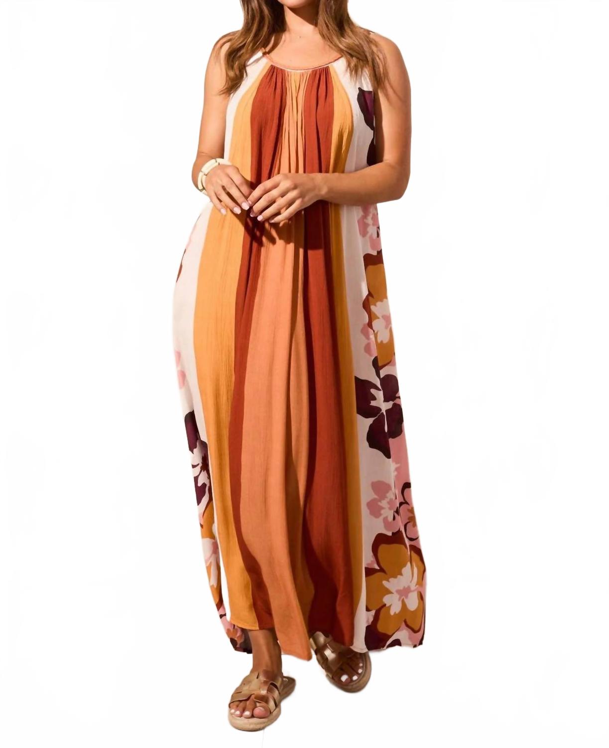 

Макси-платье из жатого крепа в бордовом цвете TRIBAL