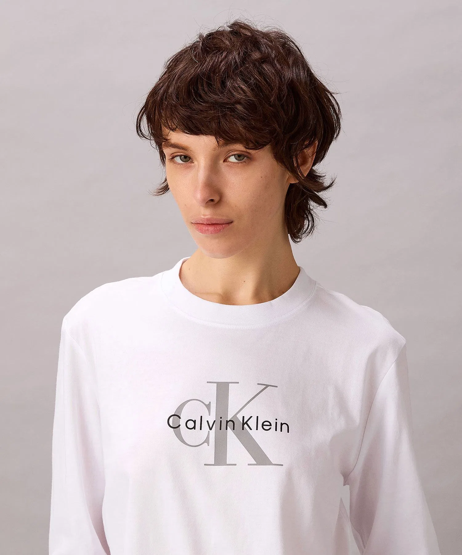 Женская футболка с монограммным логотипом Calvin Klein чёрная — фото 3
