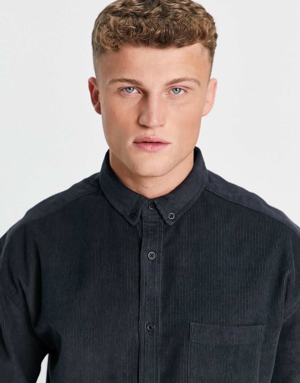 Черная вельветовая рубашка оверсайз в стиле 90-х годов ASOS DESIGN — фото 3