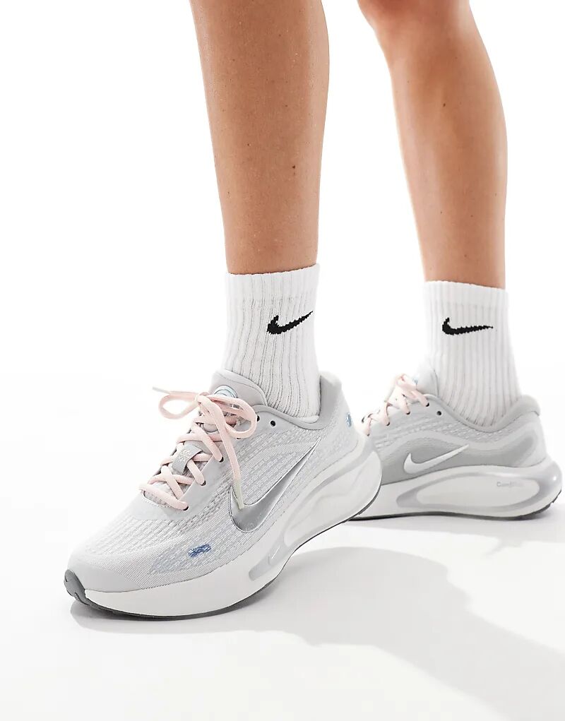 Кроссовки Journey Run серого цвета Nike Running